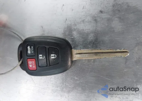 2016 Toyota Corolla Le Plus z USA, uszkodzony, nr VIN 5YFBURHE2GP477269